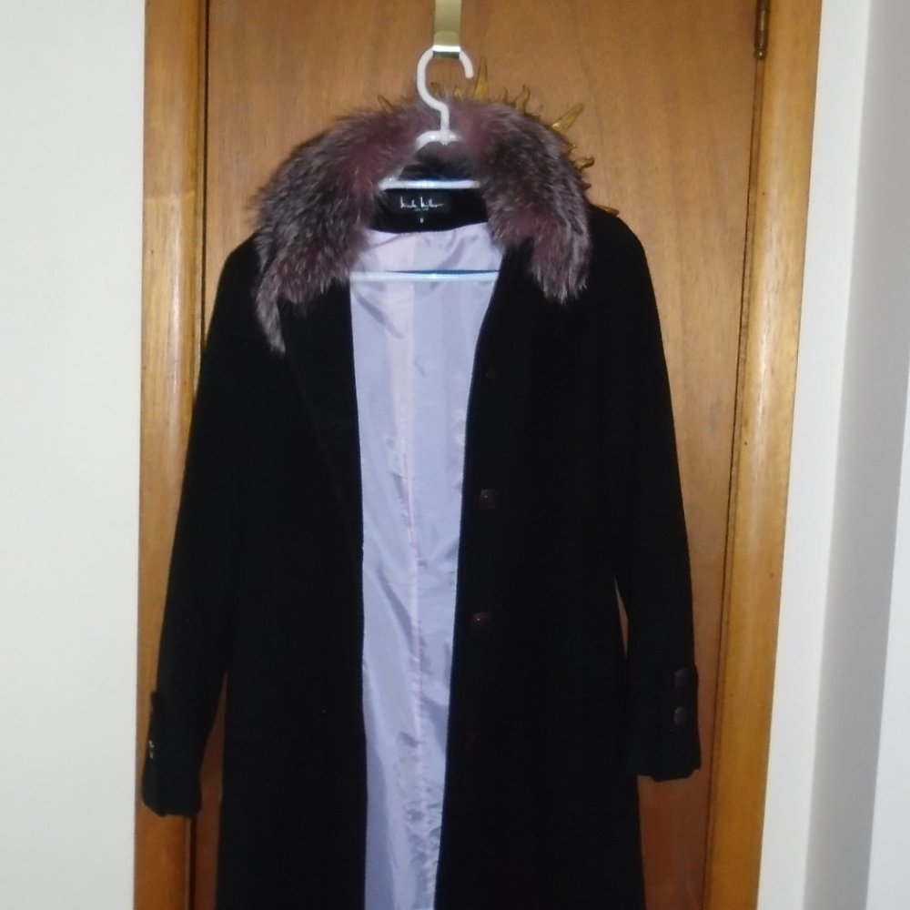 Nicole Miller 100 o/o  lambs wool with real fur collar